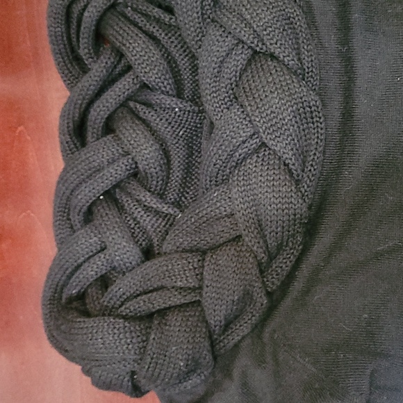 CHUNKY SHOULDER SWEATER - Picture 5 of 5